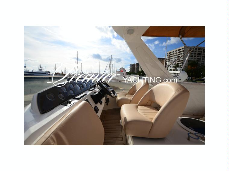 T50 Flybridge Helmseat FB14