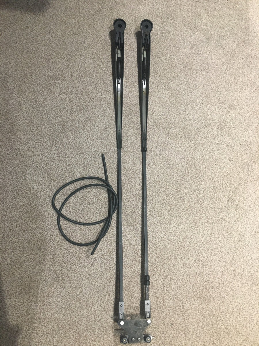 Doga 700mm Pantograph Wiper Arm Black & Spray Jet (T46, T47, T51)