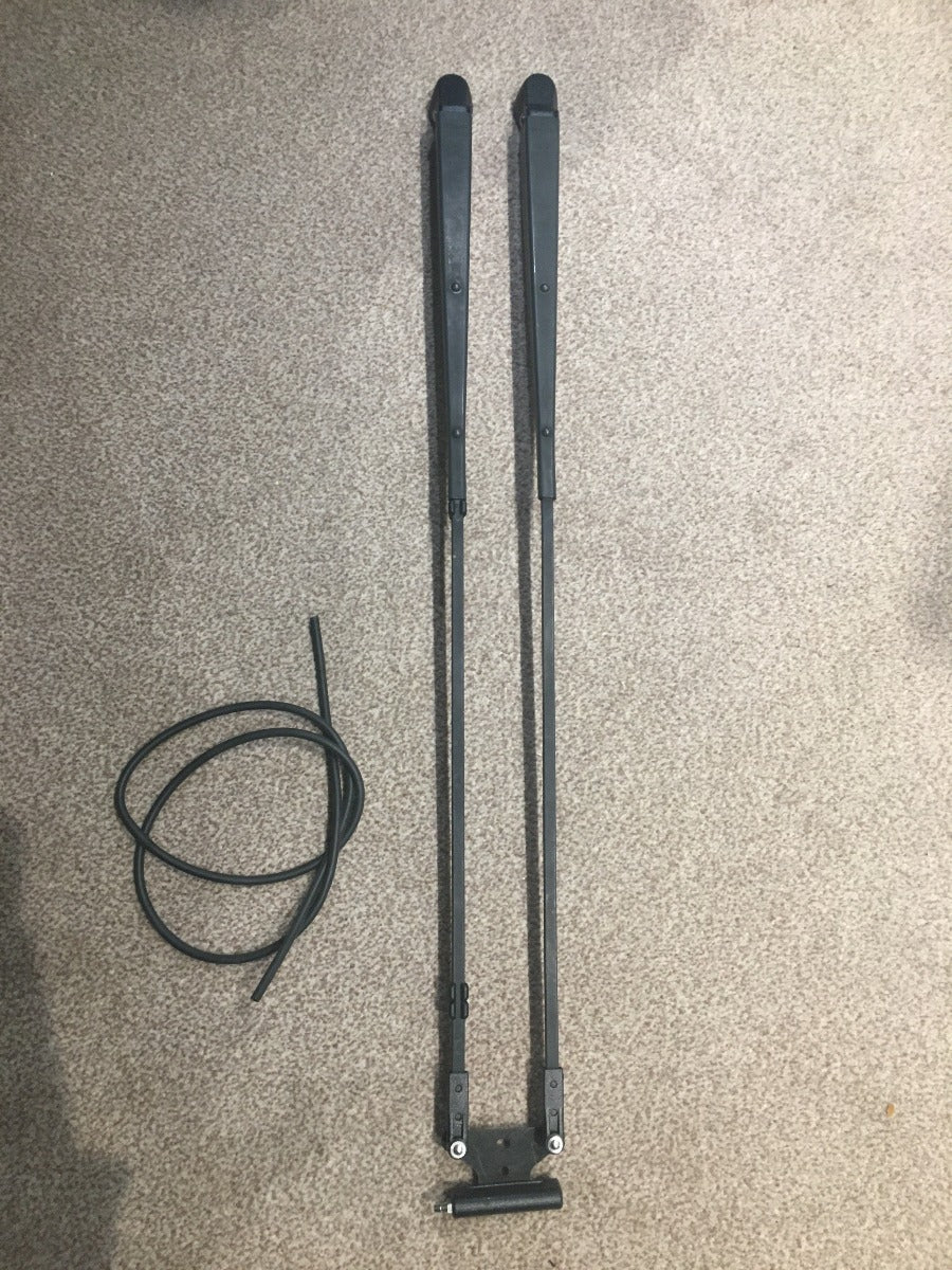 Doga 700mm Pantograph Wiper Arm Black & Spray Jet (T46, T47, T51)