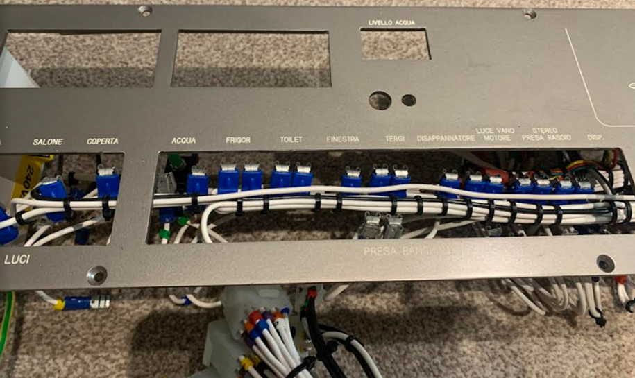 Sealine F Series AC/DC Panel, Italian