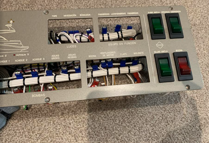 Sealine F Series AC/DC Panel, Spanish