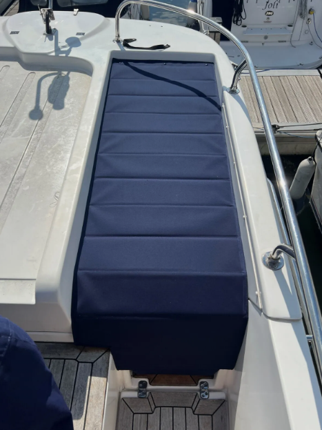 Sealine F33 Flybridge Hatch Cover