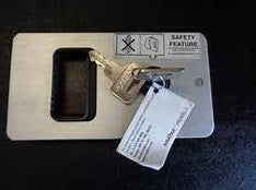 Bright Chrome Mobella Cabin Door Lock (C/W Keys)