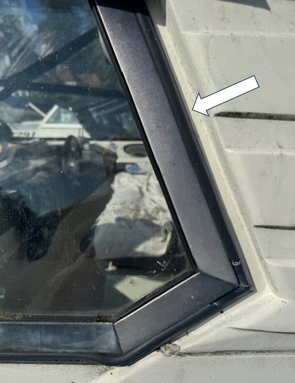 Sealine 195, 215, 255, 285 and 305 Window Screw Cover Insert Black (Per m)