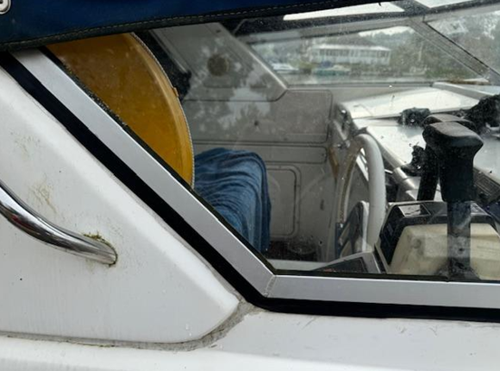 Sealine Senator & Ambassador Windscreen Lower Lip Seal, Black (Per m)