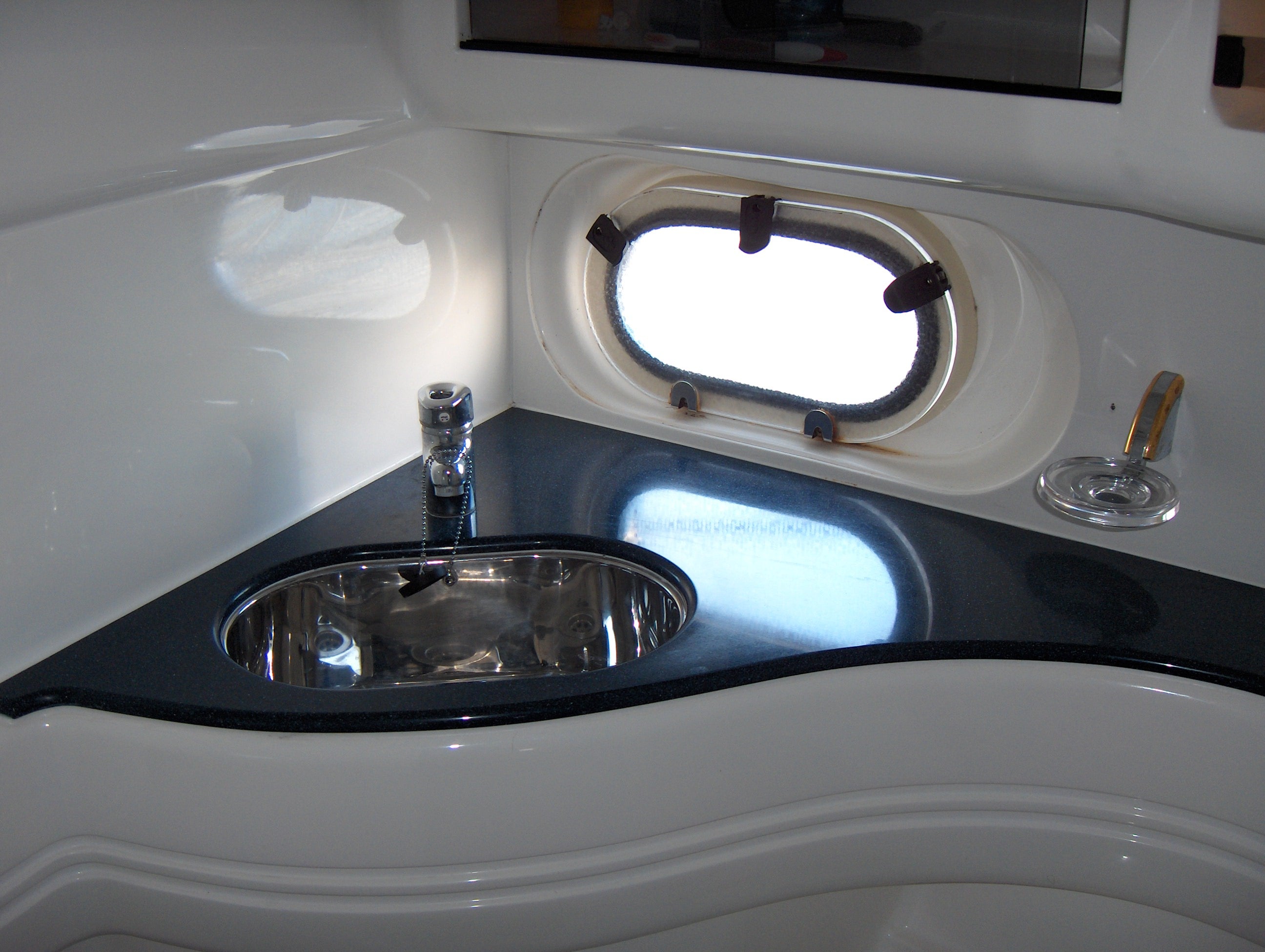 Black Locking Swivel Catch